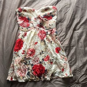 Kimchi Blue  - Floral Flowy Strapless Mini Dress